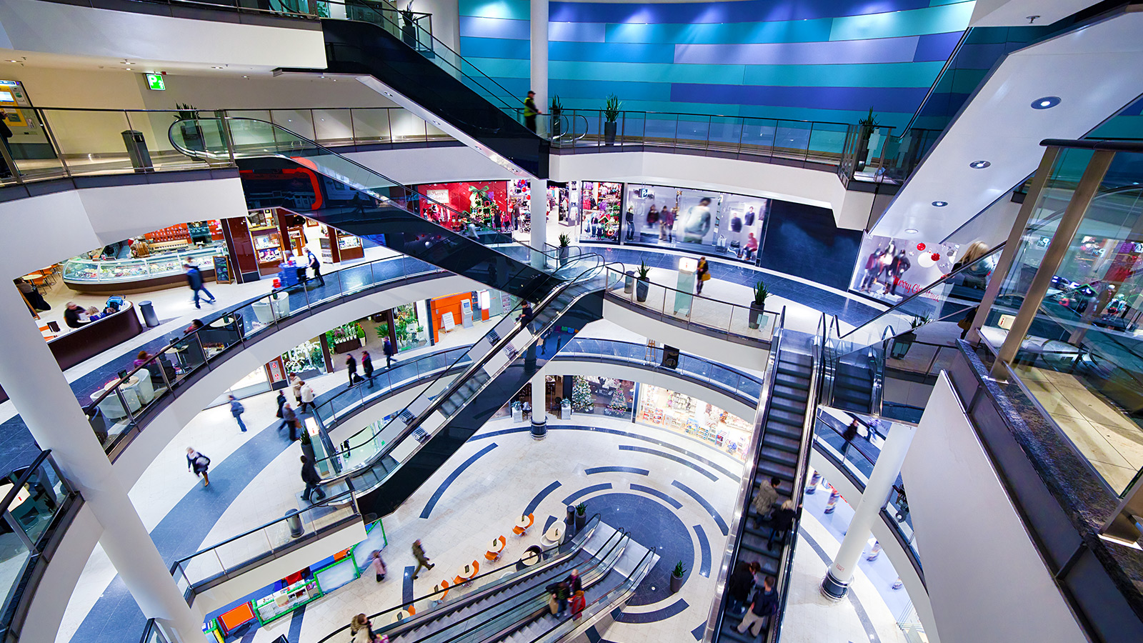 busy shopping mall